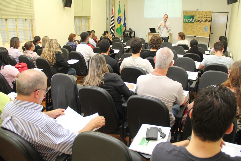 Escola do Legislativo ensina a ler balanços em minicurso de contas públicas