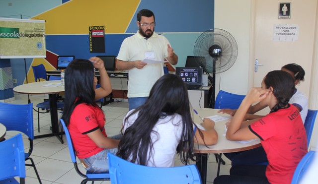 Construção de projeto de lei foi tema de oficinas do Parlamento Jovem