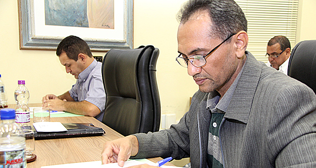 Raimundo Bezerra apresenta projeto de lei que obriga colocação de recipientes para coleta de resíduos