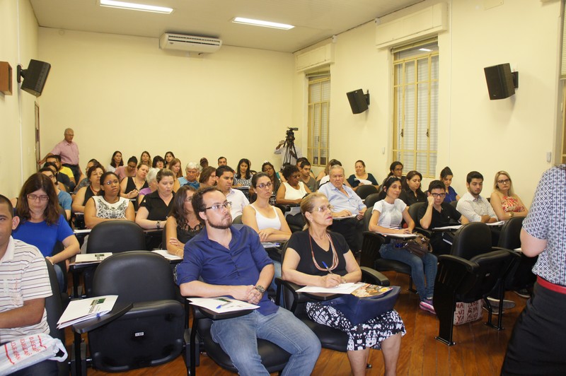 Escola do Legislativo realiza palestra sobre a Nova Lei de Inclusão com sucesso de público