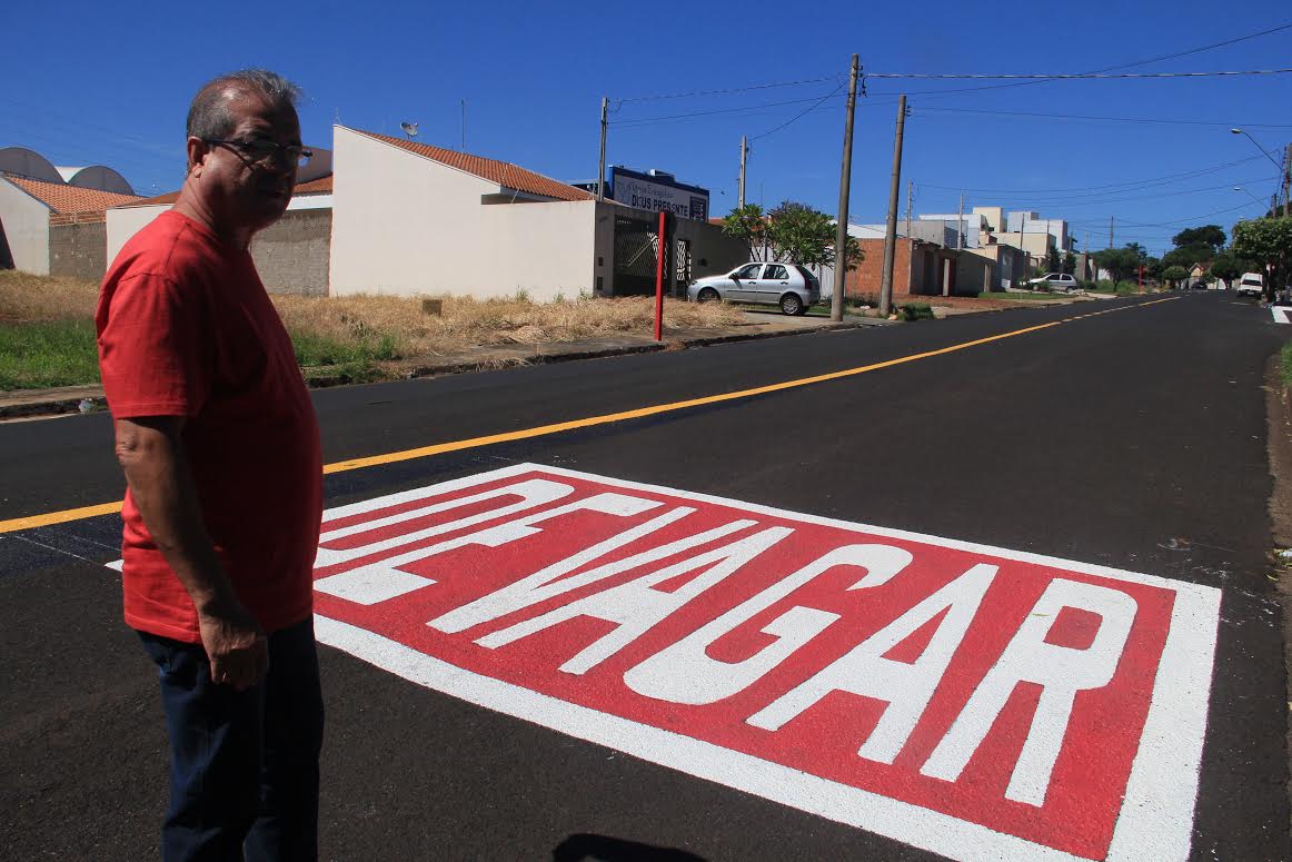 Ruas do Jardim Imperador ganham nova sinalização, diz Jair Martineli