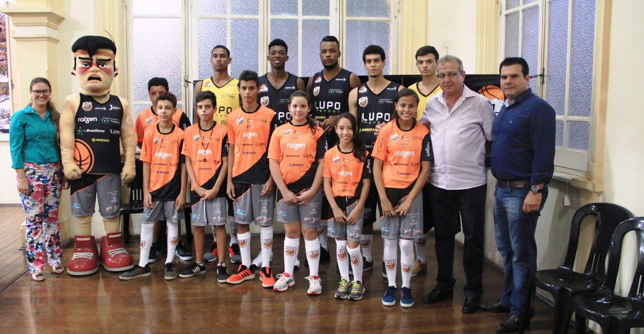 Jair Martineli representa a Câmara Municipal no lançamento do projeto Sonhando Alto II e da equipe sub-19 masculina de basquete