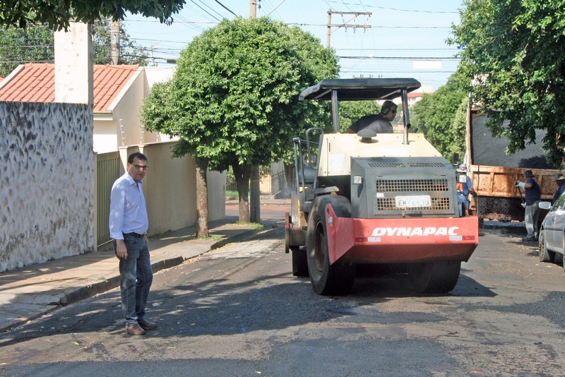 Prefeitura realiza ‘tapa-buraco’ em vias na região do Carmo