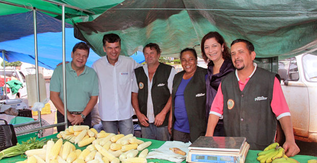 Edna e Yashuda conhecem melhorias na Feira do Produtor