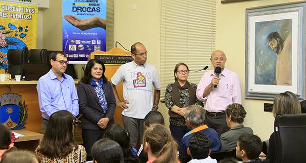 Comad premia trabalhos de alunos de escolas do ensino fundamental sobre combate ao uso de drogas