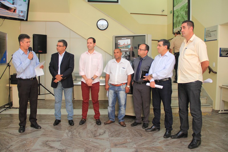Exposição fotográfica “Estudar, Viver, Aprender” é inaugurada na Câmara