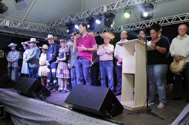 Começa o Arraiá da Bondade da APAE e Roger Mendes representa a Câmara Municipal na abertura