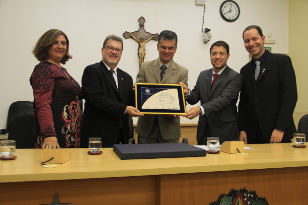 Paulo Dimas Cezar recebe Diploma de Honra ao Mérito