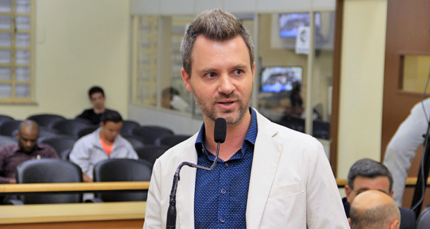 Rafael de Angeli busca soluções para novos hidrômetros que triplicam contas de água