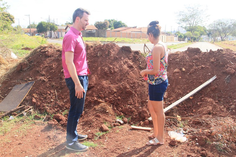 Rafael de Angeli ouve demandas no Jardim Palmares