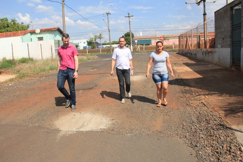 Moradores reclamam de descaso com as ruas do Jardim Itália