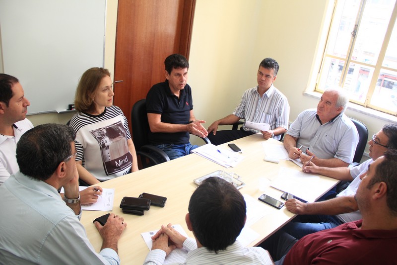 Vereadores analisam projeto de lei que autoriza concessão de pátio para veículos apreendidos
