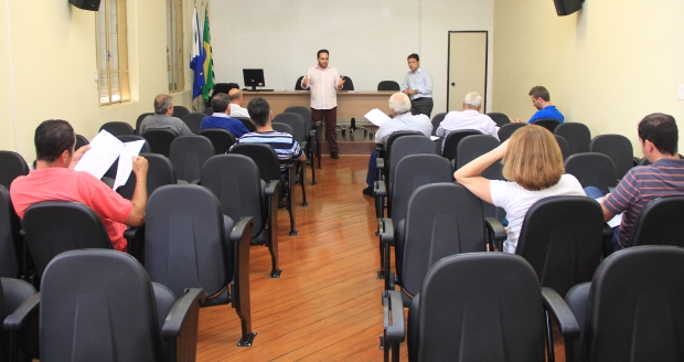 Poder Executivo detalha projetos de lei aos vereadores