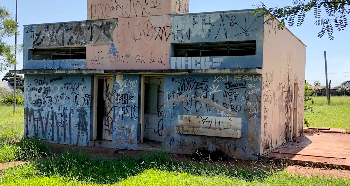 Espaço público de esportes e lazer do Melhado está destruído e precisa de recuperação