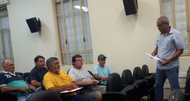 Apicultores garantem a Edio Lopes que matança de abelhas continua