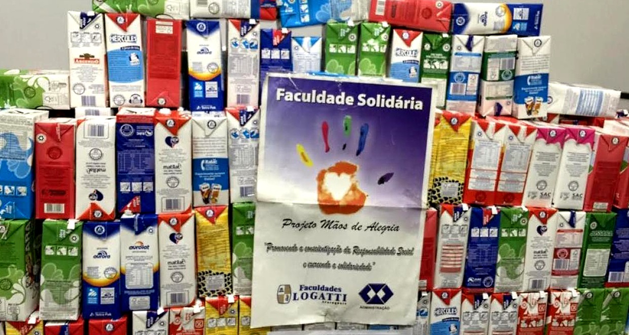Santana parabeniza faculdade por trote solidário