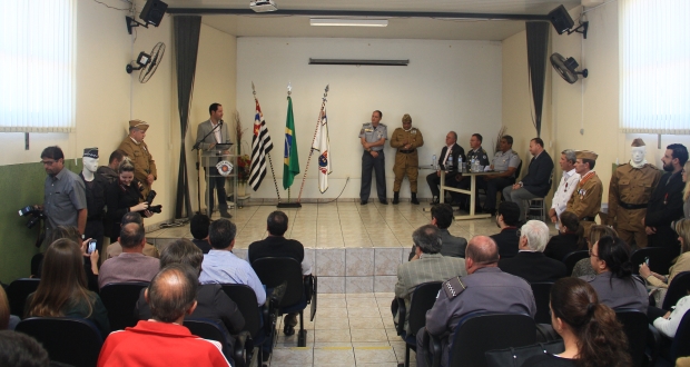 Vereadores participam de homenagem a militares e civis