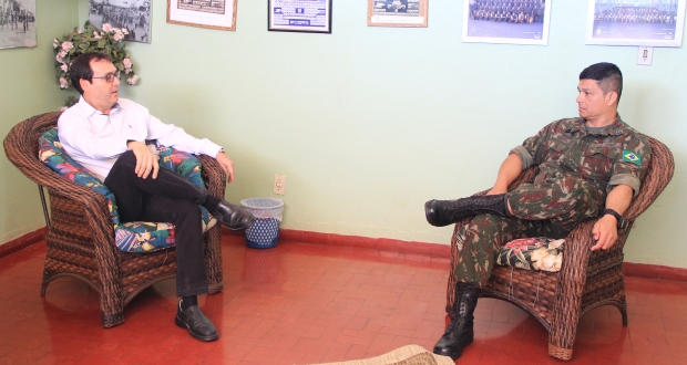 Gerson da Farmácia reúne-se com novo chefe de Instrução do Tiro de Guerra