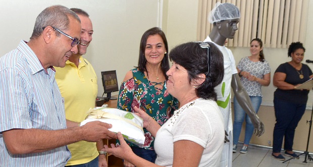 Uniforme de merendeiras fortalece identificação do grupo