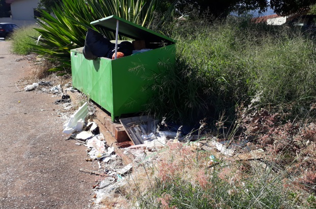 População reclama de mau cheiro de lixeira irregular na Vila Furlan