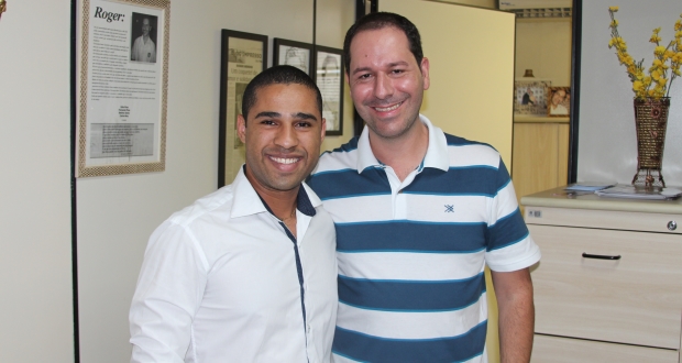 Oficial da PM de Itanhaém visita gabinete do vereador Roger