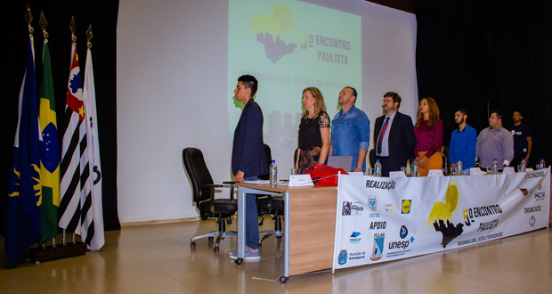 Thainara diz em evento da Unesp que conhecimento de estudantes pode mudar o país