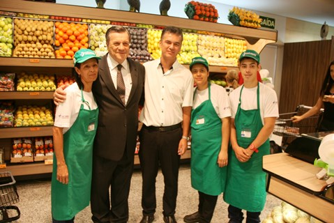 Yashuda participa da reinauguração de loja do supermercado Jaú Serve