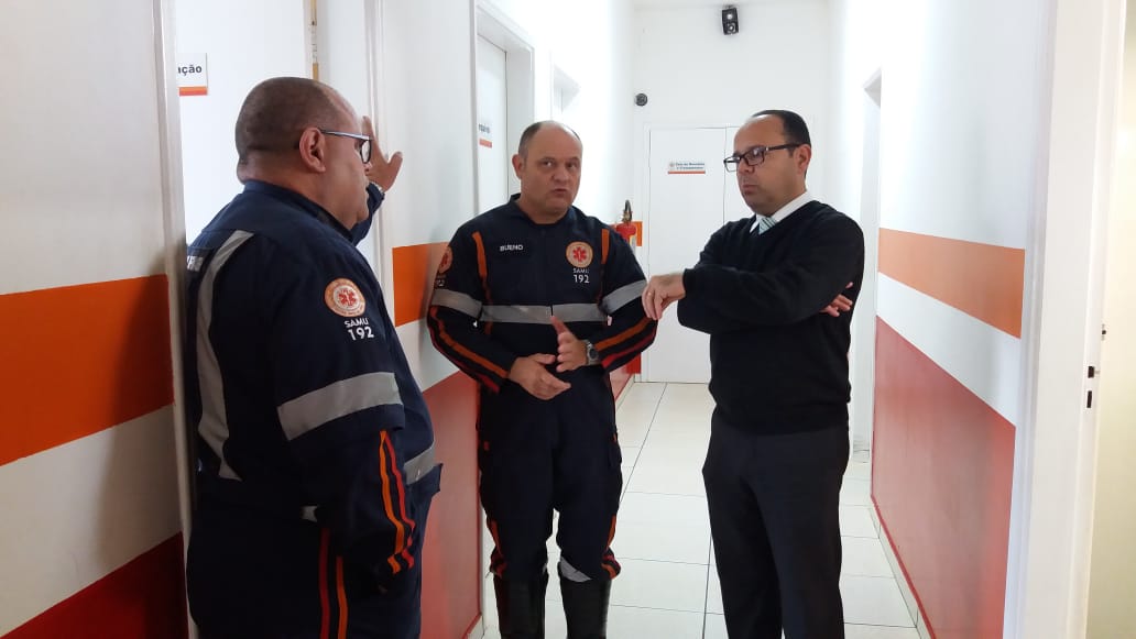 Elton Negrini fiscaliza condições da base do Samu