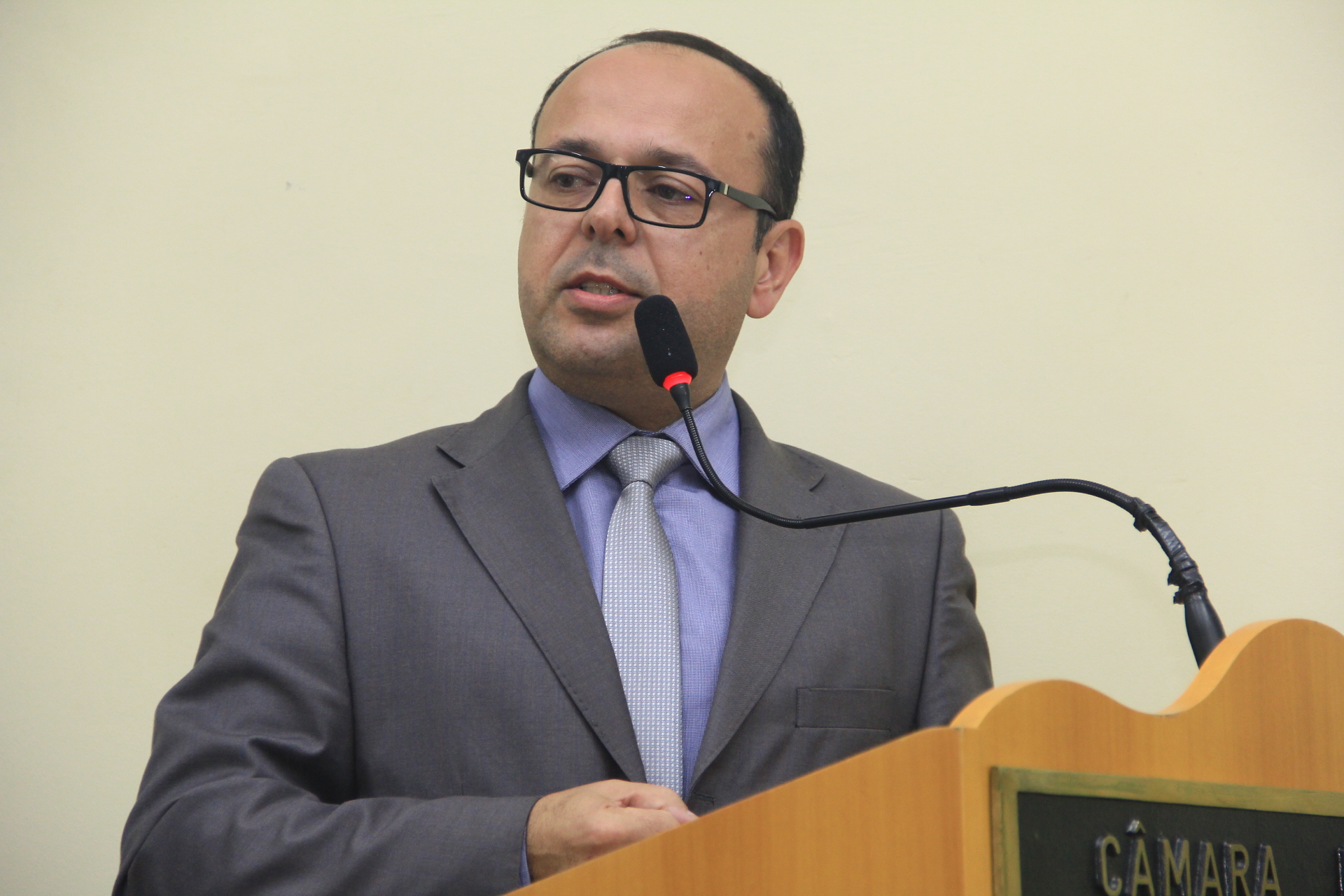 Elton Negrini questiona Prefeitura sobre recursos não utilizados para atendimento da população