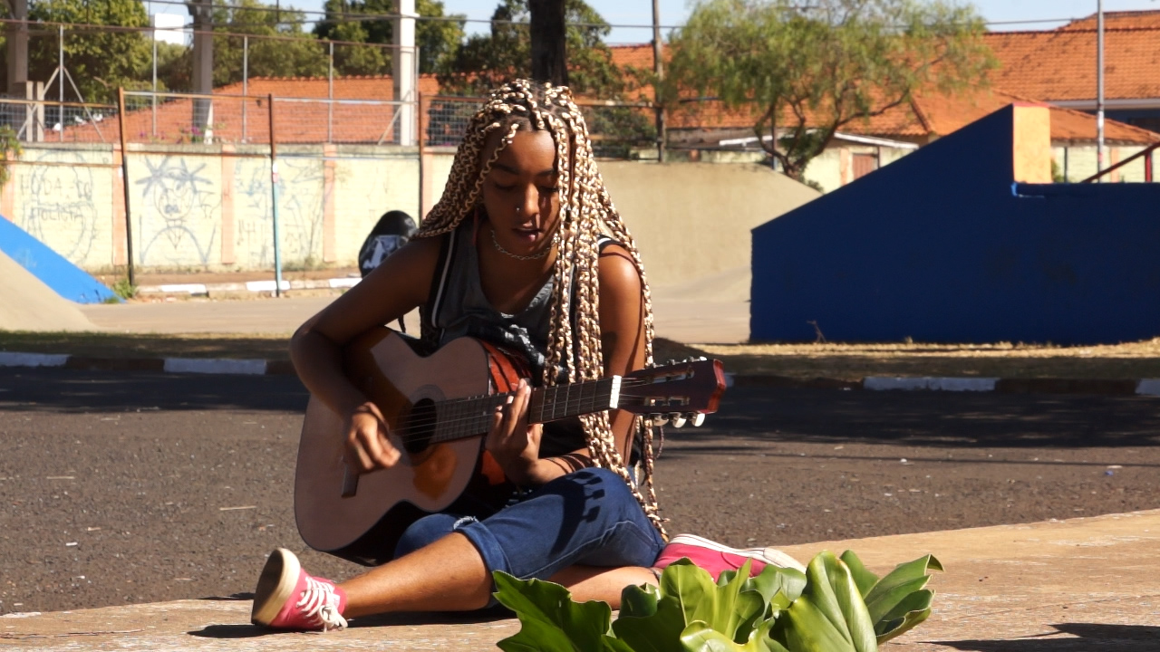 Compositora araraquarense canta sobre questões relacionadas às mulheres negras