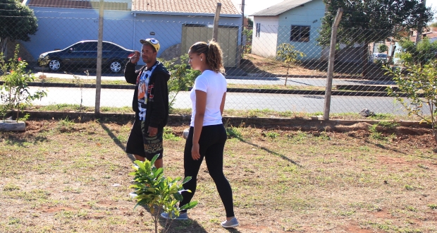 Bueiros soterrados causam transtornos a moradores do Hortênsias