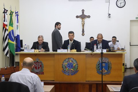 Câmara Municipal aprova projeto que obriga postos a especificarem origem do combustível