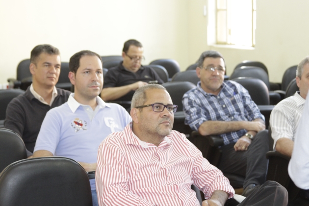 Roger Mendes participa de discussão sobre utilização de solo rural para fins urbanos