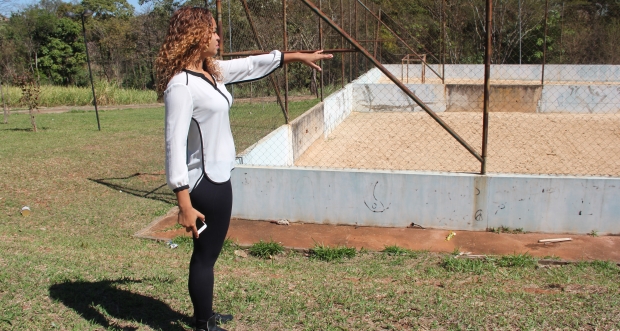 Thainara Faria pede soluções para melhorar iluminação em espaço esportivo