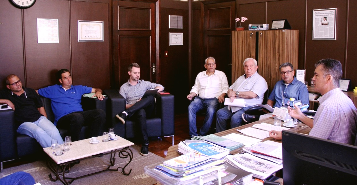 Projeto sobre demissão voluntária de servidores municipais é discutido na Câmara