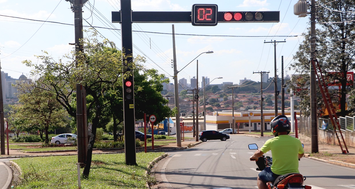 Vereador pede providências em sinalização de rotatórias onde há sinalização parcial