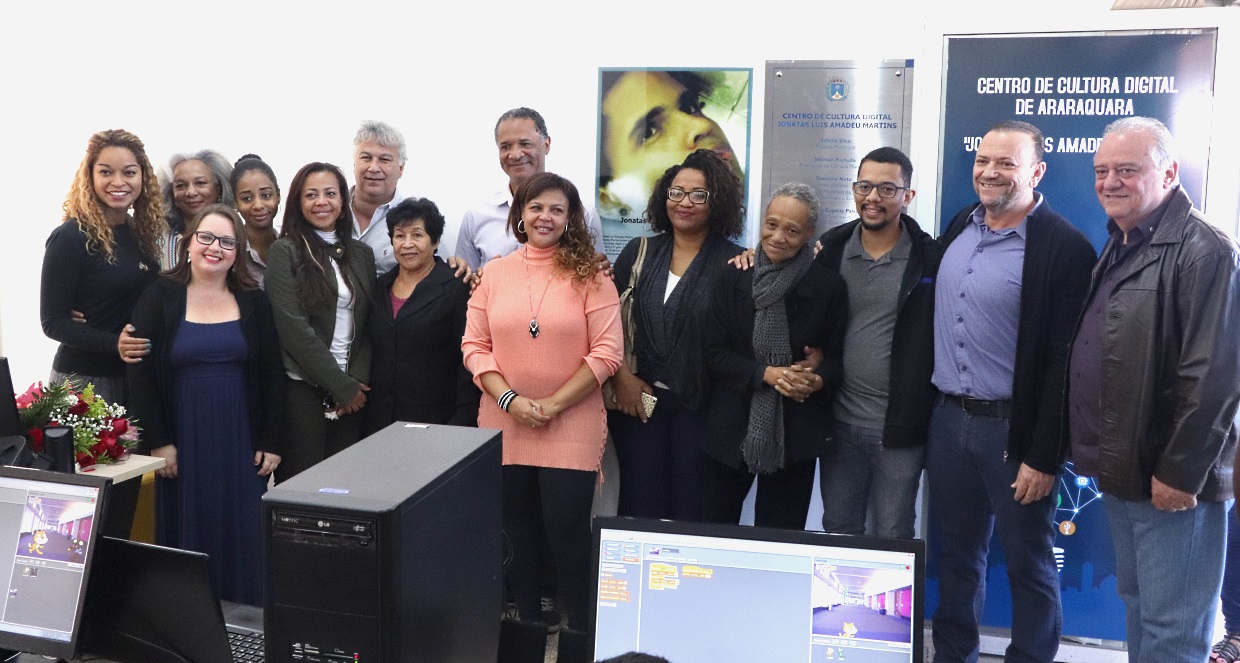 Inclusão digital de jovens e adultos é objetivo de telecentro inaugurado em Araraquara