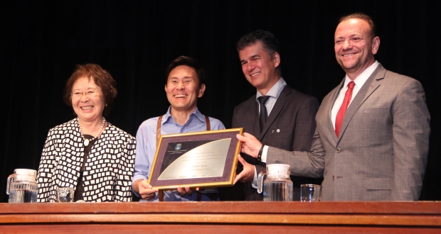 Daniel Hanai recebe Diploma de Honra ao Mérito da Câmara Municipal