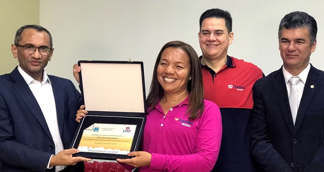 Voluntários de programa social nos presídios são homenageados na Câmara Municipal
