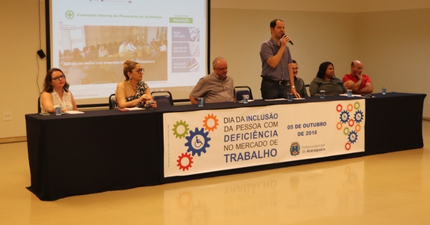 Inclusão de pessoas com deficiência no mercado de trabalho é tema de debate