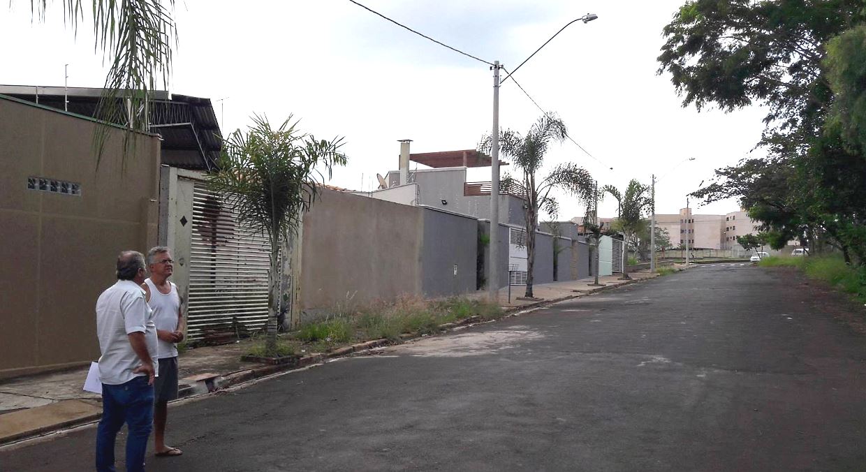 Rua do Santa Júlia ganha iluminação pública a pedido de Edson Hel