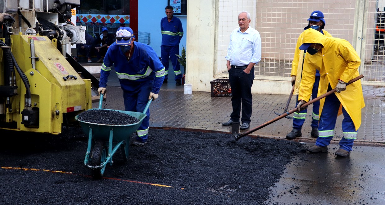 Paulo Landim acompanha implantação de lombadas em diversos bairros