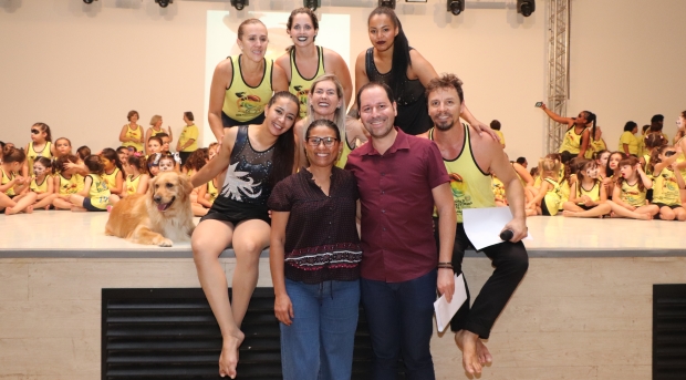 Ginástica Artística apresenta mundo do cinema para crianças de escolas municipais