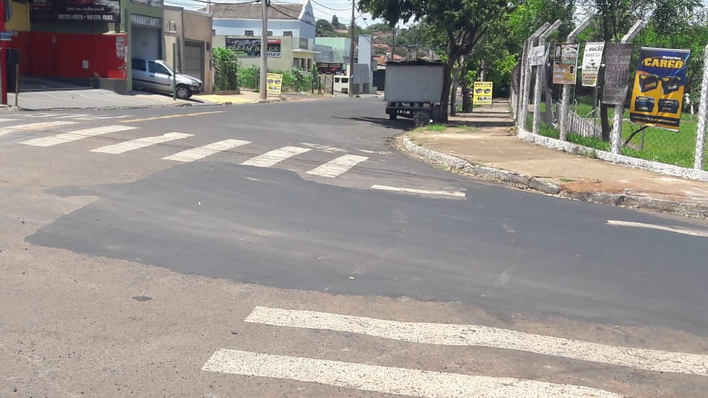 Vereador confere indicação atendida no Selmi Dei II