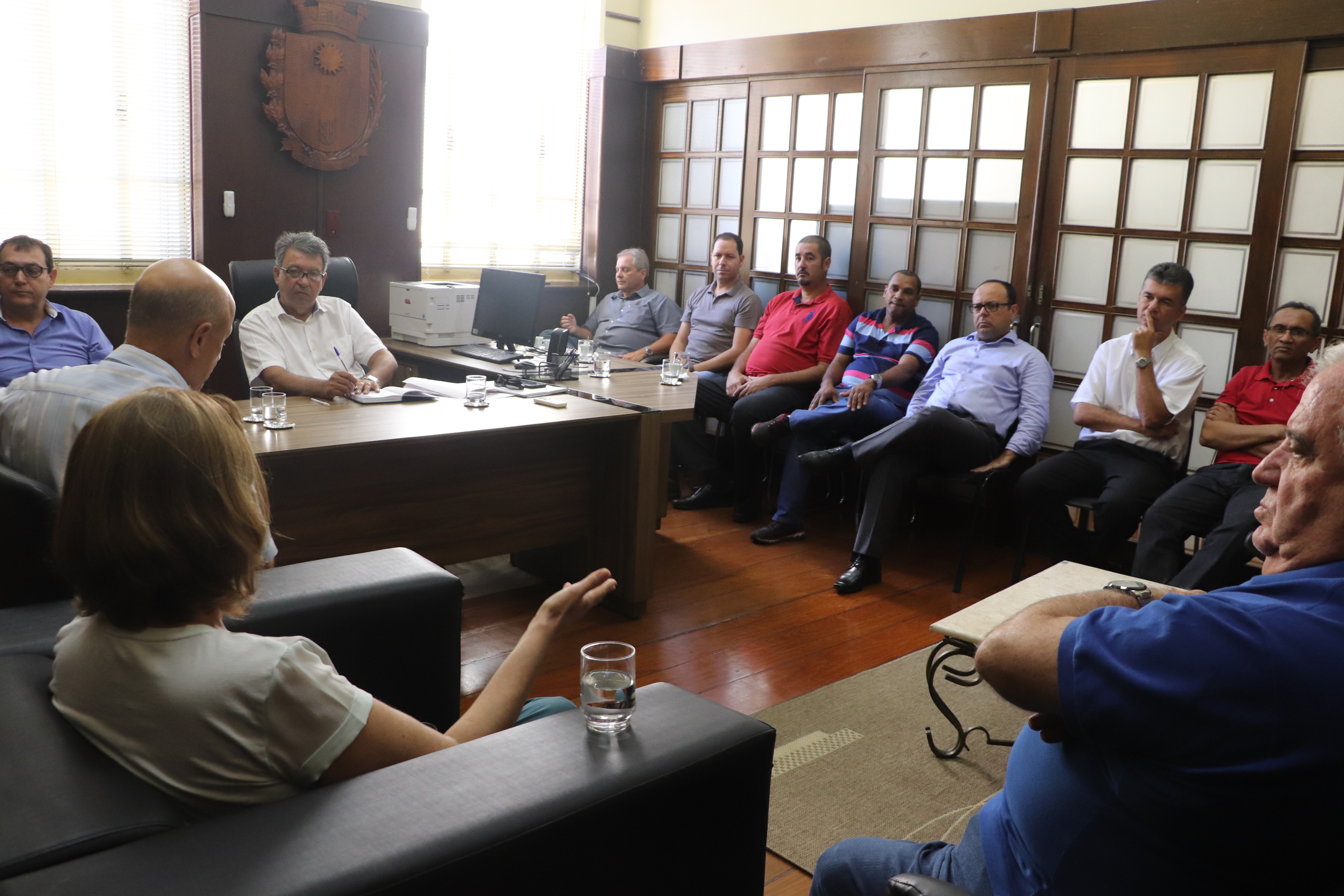 Em primeira reunião com vereadores, Santana defende o diálogo