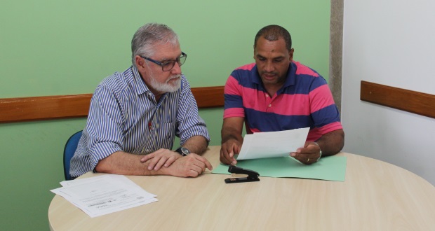 Toninho do Mel entrega sugestões de melhorias no trânsito para Nilson Carneiro