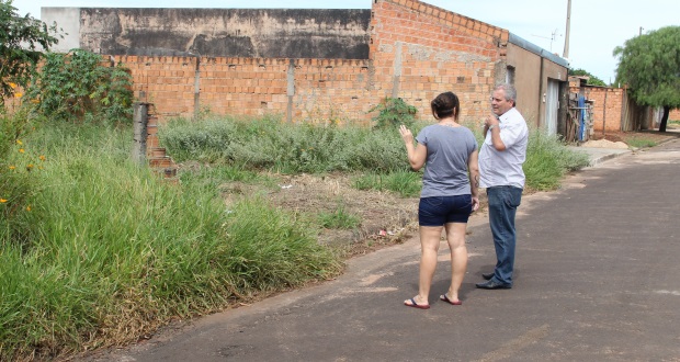 Maria Luiza IV sofre com falta de saneamento básico e criadouros de dengue