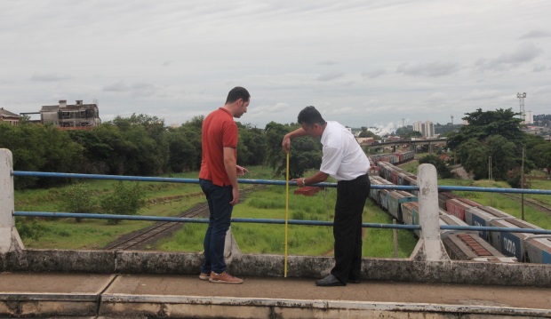 Jéferson Yashuda e Roger Mendes cobram da Prefeitura segurança nos pontilhões