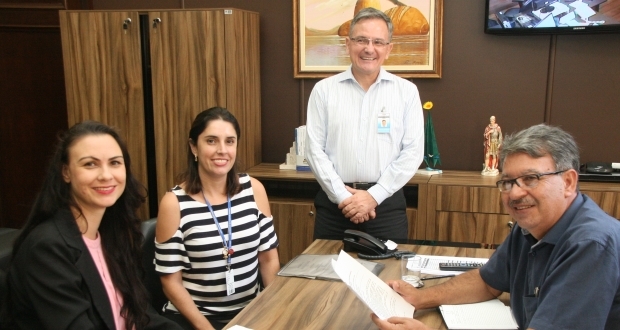 Nova analista de gestão de pessoas toma posse na Câmara Municipal