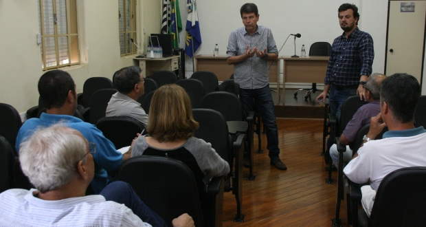 Vereadores recebem explicações sobre gratificações por combate à dengue